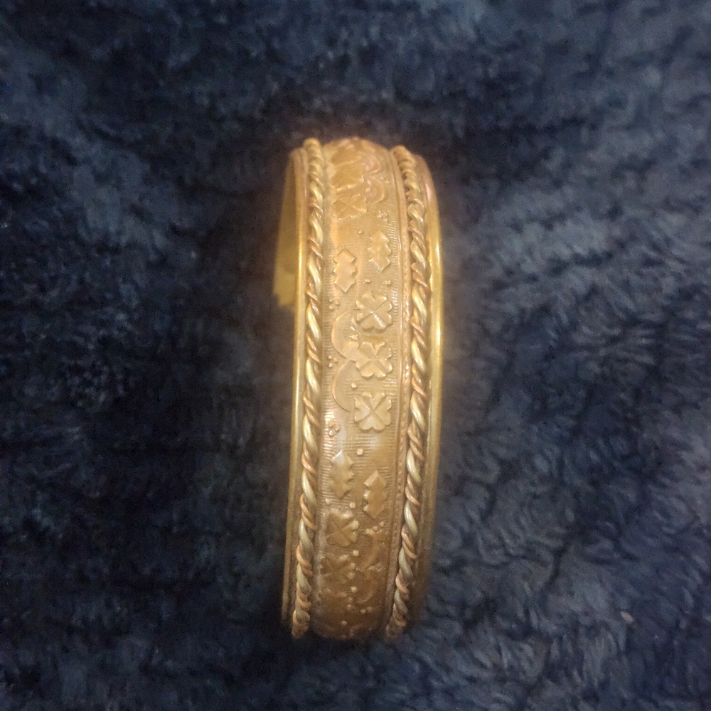 Elegant Gold-Tone Bangle Bracelet